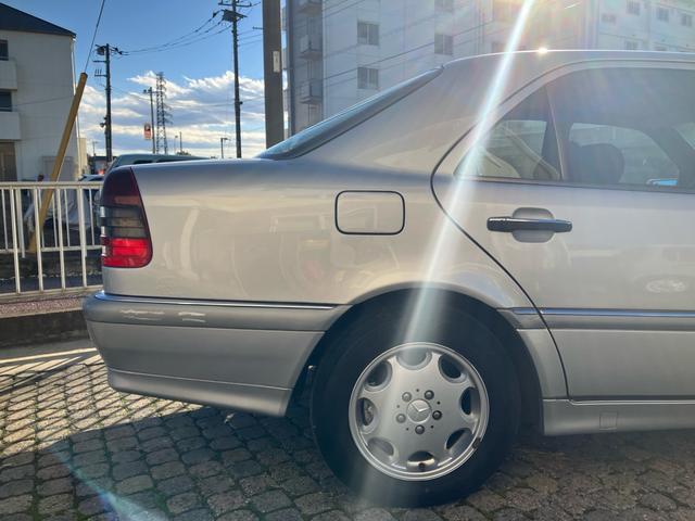 Ｃクラス Ｃ２４０　後期型　左ハンドル　Ｗ２０２　純正アルミホイール　パワーシート　ディーラー車（52枚目）
