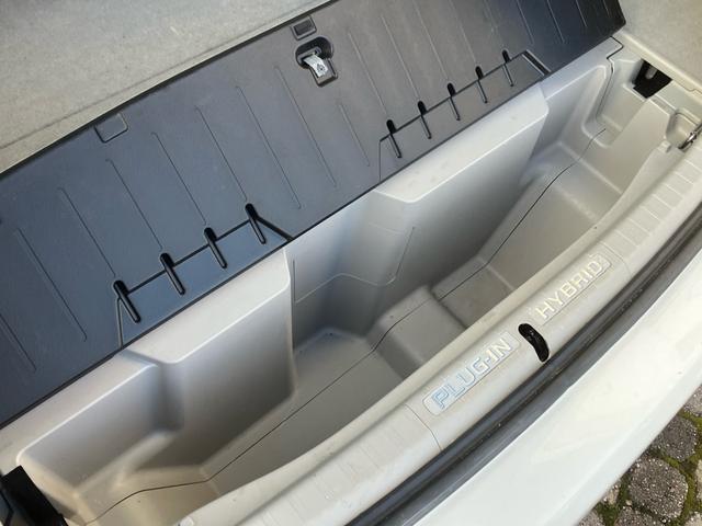 充電ケーブルをしまうスペースです。