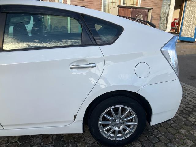 こちらのお車は、１年間走行距離無制限の保証を付けさせていただきます。全国の提携工場にて修理を受けられます。別途延長保証を付けることも可能です。