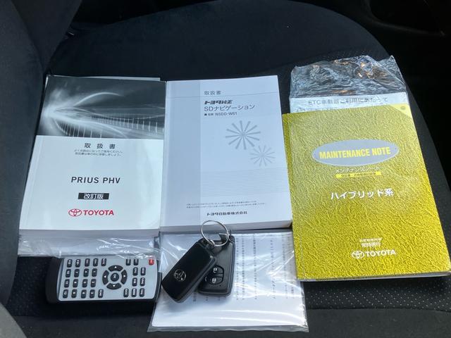 取扱説明書やメンテナンスノート、スペアキーも揃っています。