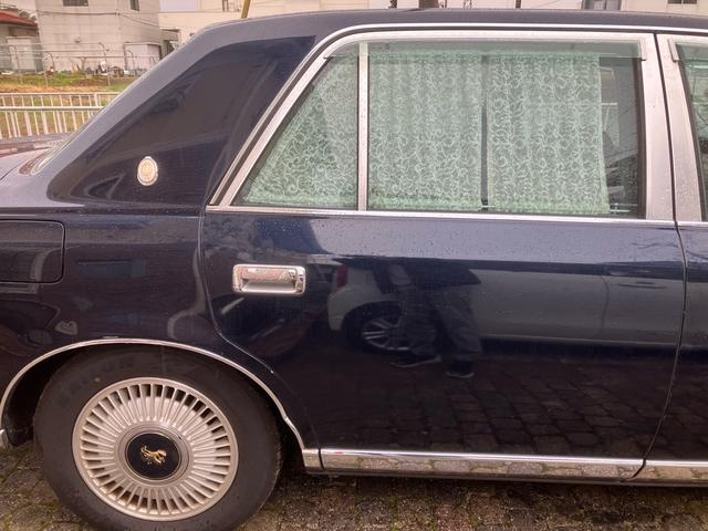 センチュリー フロアシフト 中期型 EMVデュアルパッケージ装着車 フロア6AT ナビ ETC マッサージ ドアミラー 本革 マルチ カーテン シートヒーター クルコン V12エンジン パワーシート オットマン DVD(17枚目)