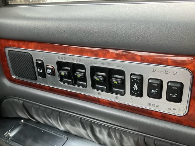 センチュリー フロアシフト 中期型 EMVデュアルパッケージ装着車 フロア6AT ナビ ETC マッサージ ドアミラー 本革 マルチ カーテン シートヒーター クルコン V12エンジン パワーシート オットマン DVD(30枚目)