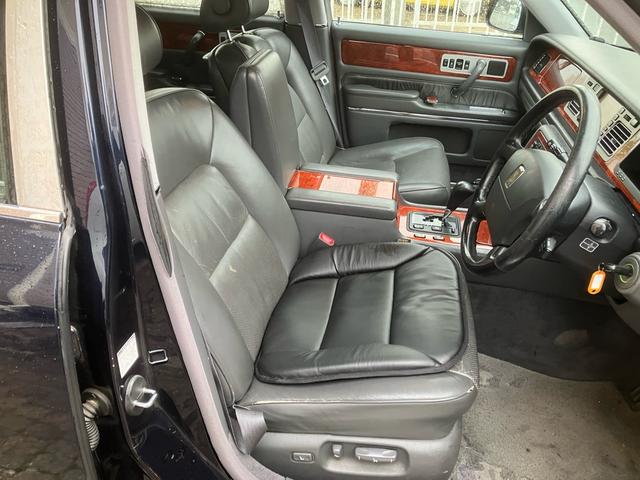 センチュリー フロアシフト 中期型 EMVデュアルパッケージ装着車 フロア6AT ナビ ETC マッサージ ドアミラー 本革 マルチ カーテン シートヒーター クルコン V12エンジン パワーシート オットマン DVD(36枚目)