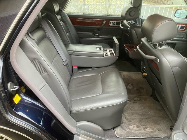 センチュリー フロアシフト 中期型 EMVデュアルパッケージ装着車 フロア6AT ナビ ETC マッサージ ドアミラー 本革 マルチ カーテン シートヒーター クルコン V12エンジン パワーシート オットマン DVD(38枚目)