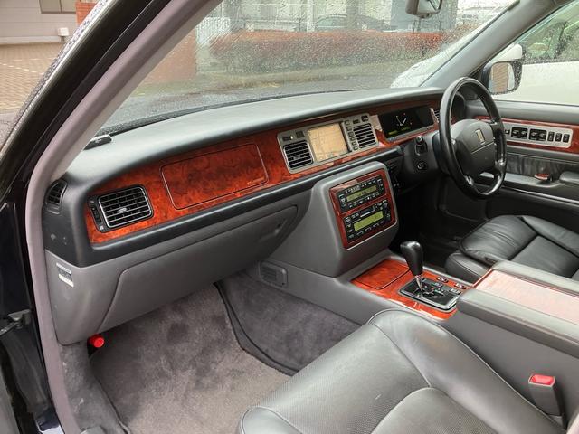 センチュリー フロアシフト 中期型 EMVデュアルパッケージ装着車 フロア6AT ナビ ETC マッサージ ドアミラー 本革 マルチ カーテン シートヒーター クルコン V12エンジン パワーシート オットマン DVD(39枚目)