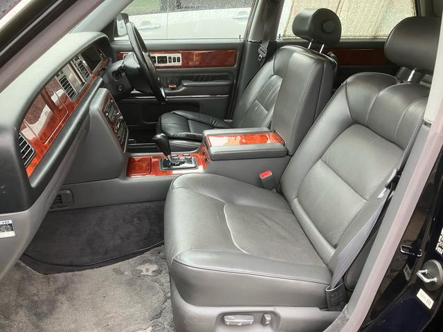 センチュリー フロアシフト 中期型 EMVデュアルパッケージ装着車 フロア6AT ナビ ETC マッサージ ドアミラー 本革 マルチ カーテン シートヒーター クルコン V12エンジン パワーシート オットマン DVD(40枚目)