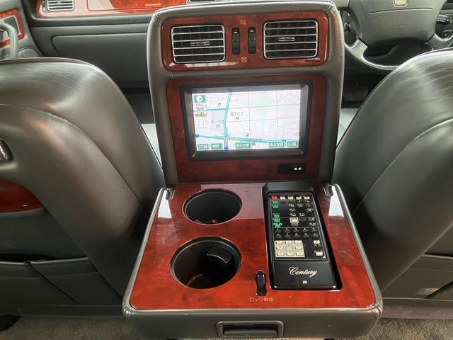 センチュリー フロアシフト 中期型 EMVデュアルパッケージ装着車 フロア6AT ナビ ETC マッサージ ドアミラー 本革 マルチ カーテン シートヒーター クルコン V12エンジン パワーシート オットマン DVD(42枚目)