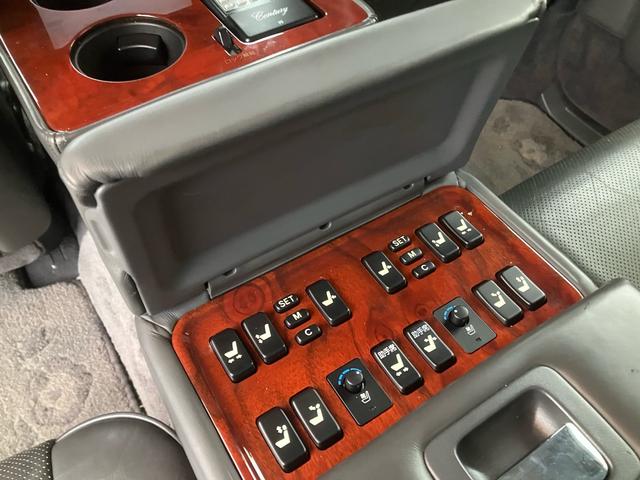 センチュリー フロアシフト 中期型 EMVデュアルパッケージ装着車 フロア6AT ナビ ETC マッサージ ドアミラー 本革 マルチ カーテン シートヒーター クルコン V12エンジン パワーシート オットマン DVD(43枚目)