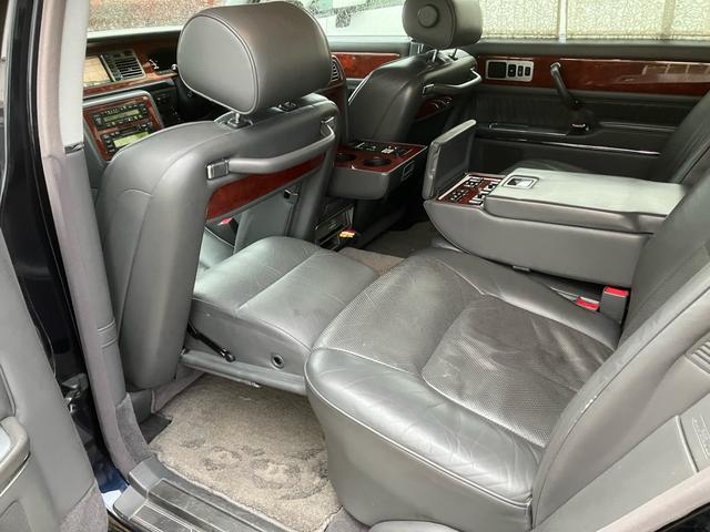 センチュリー フロアシフト 中期型 EMVデュアルパッケージ装着車 フロア6AT ナビ ETC マッサージ ドアミラー 本革 マルチ カーテン シートヒーター クルコン V12エンジン パワーシート オットマン DVD(45枚目)