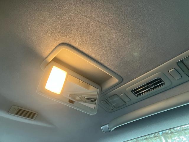 センチュリー フロアシフト 中期型 EMVデュアルパッケージ装着車 フロア6AT ナビ ETC マッサージ ドアミラー 本革 マルチ カーテン シートヒーター クルコン V12エンジン パワーシート オットマン DVD(48枚目)