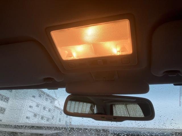 センチュリー フロアシフト 中期型 EMVデュアルパッケージ装着車 フロア6AT ナビ ETC マッサージ ドアミラー 本革 マルチ カーテン シートヒーター クルコン V12エンジン パワーシート オットマン DVD(52枚目)