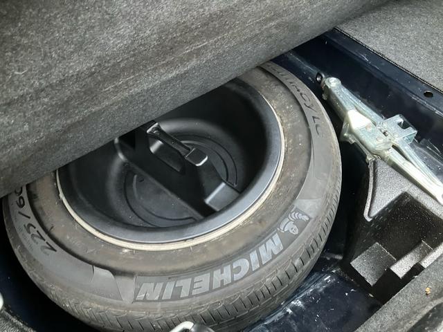 センチュリー フロアシフト 中期型 EMVデュアルパッケージ装着車 フロア6AT ナビ ETC マッサージ ドアミラー 本革 マルチ カーテン シートヒーター クルコン V12エンジン パワーシート オットマン DVD(63枚目)