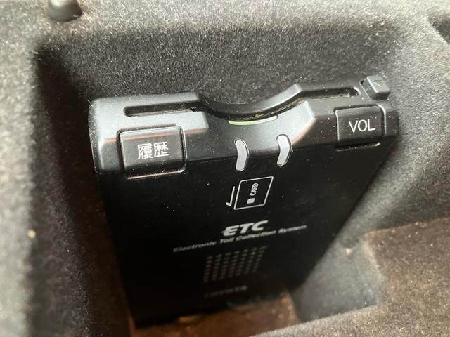 センチュリー フロアシフト 中期型 EMVデュアルパッケージ装着車 フロア6AT ナビ ETC マッサージ ドアミラー 本革 マルチ カーテン シートヒーター クルコン V12エンジン パワーシート オットマン DVD(68枚目)