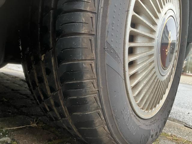 センチュリー フロアシフト 中期型 EMVデュアルパッケージ装着車 フロア6AT ナビ ETC マッサージ ドアミラー 本革 マルチ カーテン シートヒーター クルコン V12エンジン パワーシート オットマン DVD(69枚目)