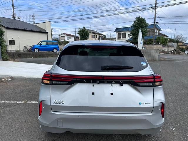 オーラ Ｇ　フロントカメラ　自動（被害軽減）ブレーキ　ＬＥＤ　横滑り防止　ハイビームアシスト　サイドカメラ　衝突安全ボディ　カーテンエアバッグ　イモビライザー　インテリジェントキー　パワーウィンドウ　オートライト（3枚目）