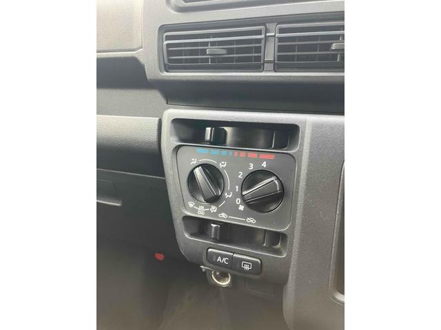 手の届きやすいところで簡単操作ができる空調付き!オールシーズンお好みの温度調節ができます。