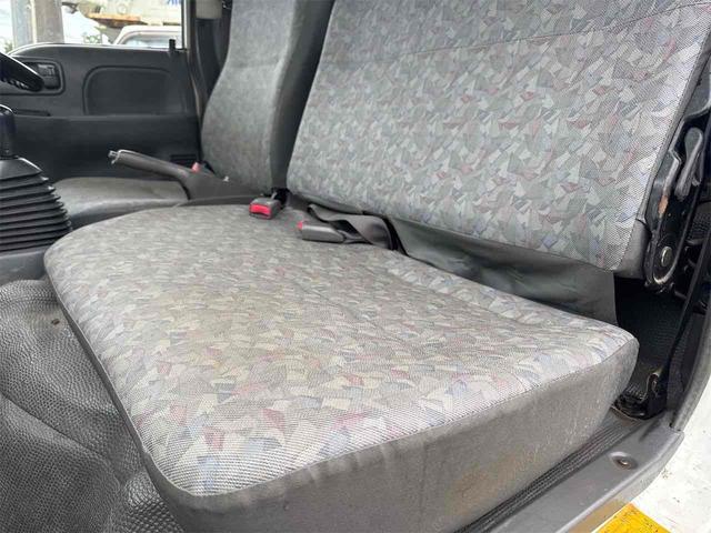 エルフトラック トラック MT 後輪ダブル アイドリングストップ エアコン パワーウィンドウ 運転席エアバッグ(24枚目)