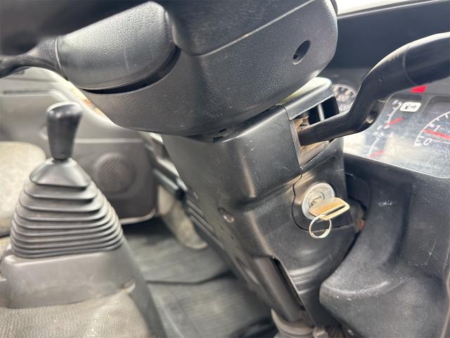 エルフトラック トラック MT 後輪ダブル アイドリングストップ エアコン パワーウィンドウ 運転席エアバッグ(33枚目)