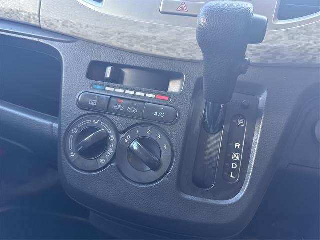 ワゴンR FA キーレスエントリー 電動格納ミラー ベンチシート CVT 盗難防止システム ABS CD ミュージックプレイヤー接続可 衝突安全ボディ エアコン パワーステアリング パワーウィンドウ 運転席エアバッグ(5枚目)