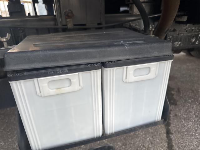 エルフトラック トラック MT 後輪ダブル アイドリングストップ 電動格納ミラー エアコン パワーウィンドウ 運転席エアバッグ(11枚目)