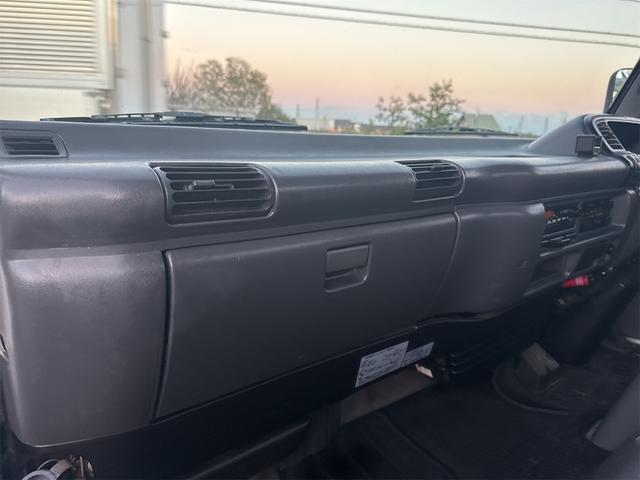 エルフトラック トラック MT 後輪ダブル アイドリングストップ 電動格納ミラー エアコン パワーウィンドウ 運転席エアバッグ(15枚目)