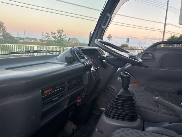 エルフトラック トラック MT 後輪ダブル アイドリングストップ 電動格納ミラー エアコン パワーウィンドウ 運転席エアバッグ(16枚目)