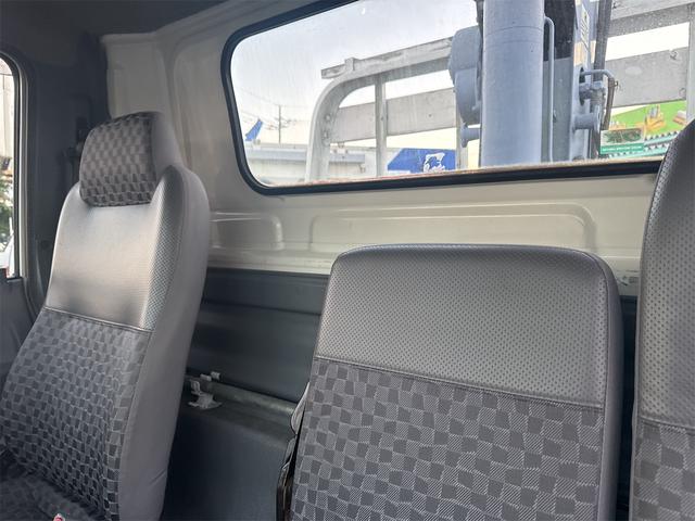 エルフトラック トラック MT 後輪ダブル アイドリングストップ 電動格納ミラー エアコン パワーウィンドウ 運転席エアバッグ(17枚目)