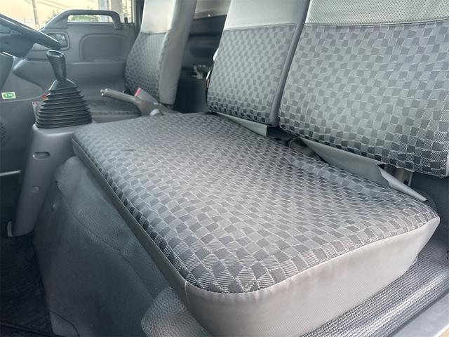 エルフトラック トラック MT 後輪ダブル アイドリングストップ 電動格納ミラー エアコン パワーウィンドウ 運転席エアバッグ(19枚目)