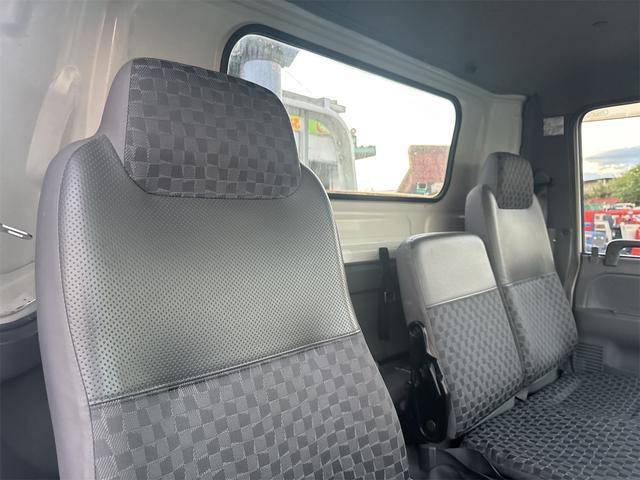 エルフトラック トラック MT 後輪ダブル アイドリングストップ 電動格納ミラー エアコン パワーウィンドウ 運転席エアバッグ(24枚目)