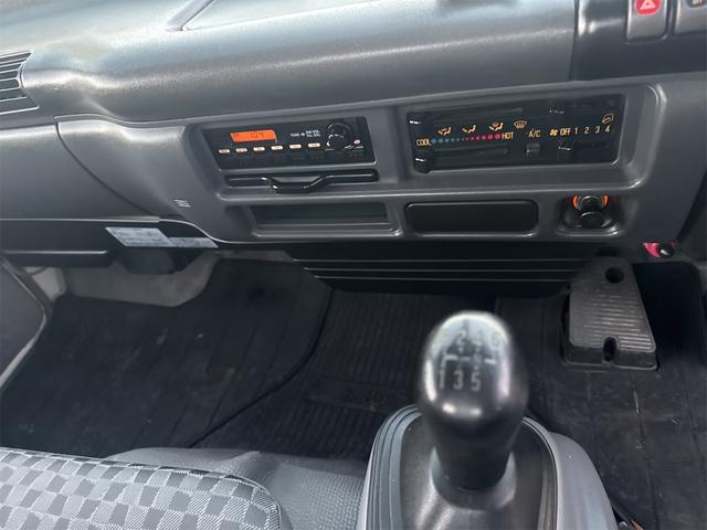 エルフトラック トラック MT 後輪ダブル アイドリングストップ 電動格納ミラー エアコン パワーウィンドウ 運転席エアバッグ(29枚目)