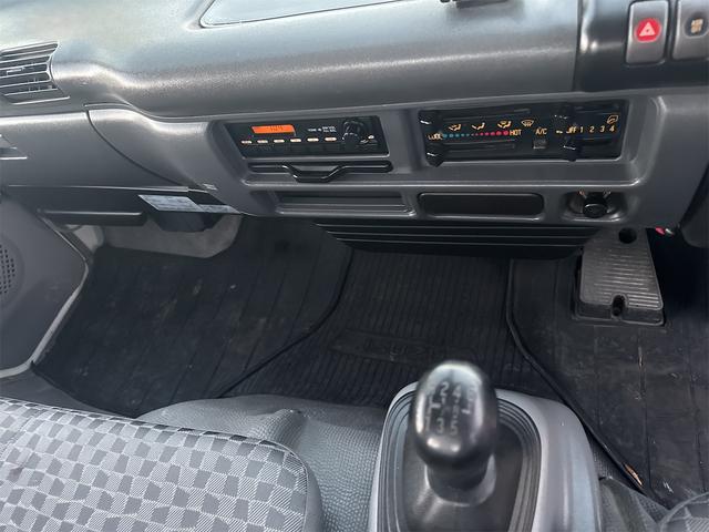 エルフトラック トラック MT 後輪ダブル アイドリングストップ 電動格納ミラー エアコン パワーウィンドウ 運転席エアバッグ(30枚目)