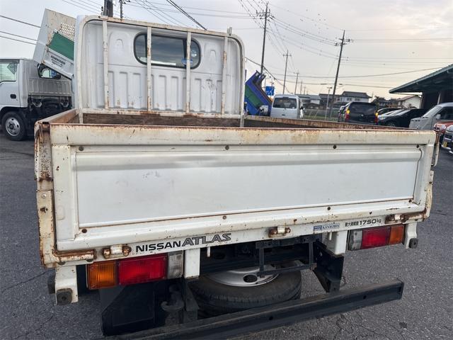アトラストラック ＷキャブフルスーパーローＤＸ　後輪ダブル　ＥＴＣ　キーレスエントリー　電動格納ミラー　エアコン　パワーウィンドウ　運転席エアバッグ　助手席エアバッグ（11枚目）