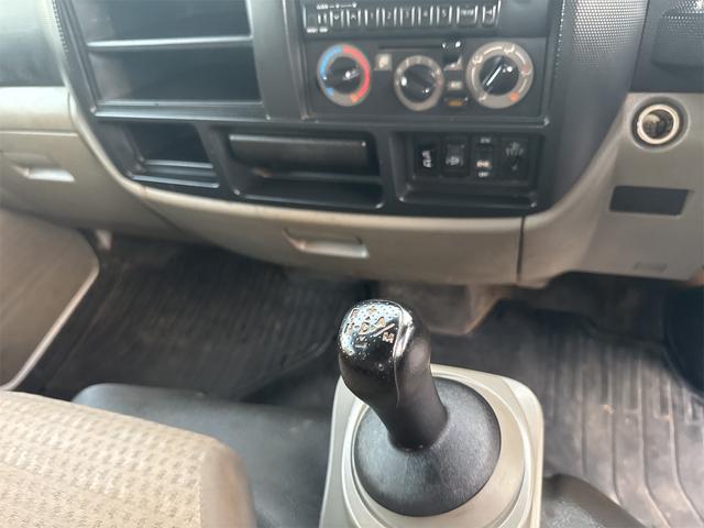 アトラストラック ＷキャブフルスーパーローＤＸ　後輪ダブル　ＥＴＣ　キーレスエントリー　電動格納ミラー　エアコン　パワーウィンドウ　運転席エアバッグ　助手席エアバッグ（29枚目）