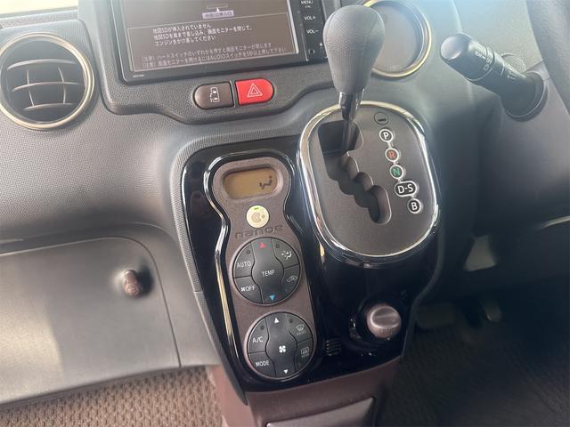 シフトレバー。ぜひ一度お客様の目で確認してください。
