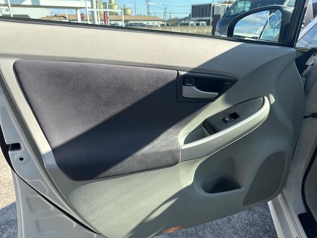 プリウス Sツーリングセレクション ETC バックカメラ ナビ TV アルミホイール LEDヘッドランプ ヘッドライトウォッシャー CVT スマートキー 電動格納ミラー 盗難防止システム CD USB Bluetooth 衝突安全ボディ(38枚目)