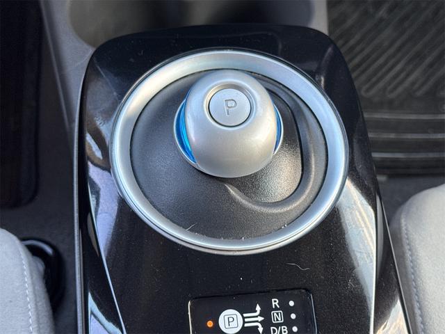 発進時や後退時に必ず操作するレバーです。操作のしやすさが肝になってきます。ぜひ一度体感してください。