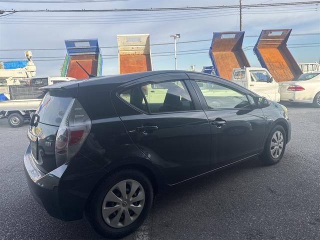 アクア S ドライブレコーダー ETC ナビ スマートキー 電動格納ミラー CVT 衝突安全ボディ ABS ESC エアコン パワーステアリング パワーウィンドウ(17枚目)