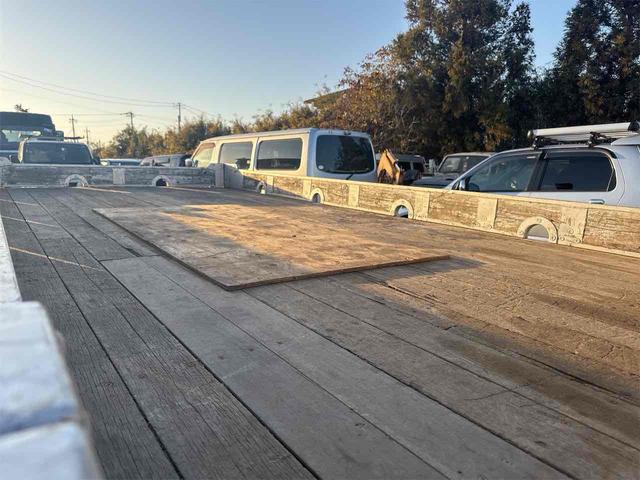 レンジャープロ 　トラック　ＭＴ　後輪ダブル　ＥＴＣ　エアコン　パワーウィンドウ　運転席エアバッグ　クレーン　ラジコン付きロングジャッキ　アルミボヂィ（12枚目）