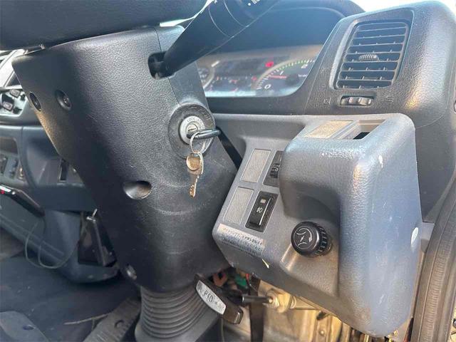 レンジャープロ 　トラック　ＭＴ　後輪ダブル　ＥＴＣ　エアコン　パワーウィンドウ　運転席エアバッグ　クレーン　ラジコン付きロングジャッキ　アルミボヂィ（44枚目）