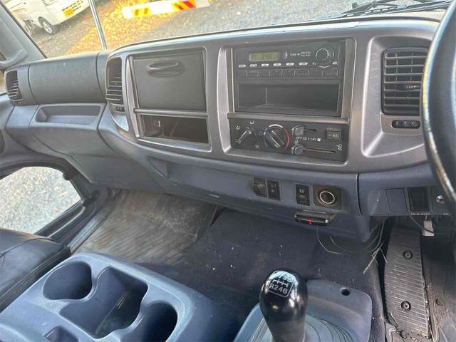 レンジャープロ 　トラック　ＭＴ　後輪ダブル　ＥＴＣ　エアコン　パワーウィンドウ　運転席エアバッグ　クレーン　ラジコン付きロングジャッキ　アルミボヂィ（45枚目）