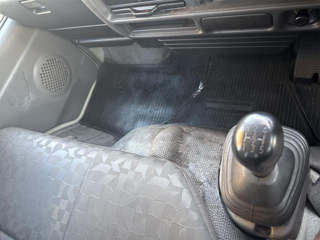 アトラストラック 　トラック　ＭＴ　後輪ダブル　アイドリングストップ　エアコン　パワーウィンドウ　運転席エアバッグ（38枚目）