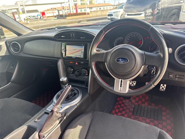 BRZ R バックカメラ ナビ TV MTHIDキーレスエントリー 電動格納ミラー アルミホイール 盗難防止システム 衝突安全ボディ ABS ESC CD DVD再生USBミュージックプレイヤー接続可ミッション6(2枚目)
