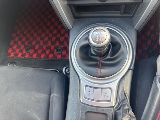 BRZ R バックカメラ ナビ TV MTHIDキーレスエントリー 電動格納ミラー アルミホイール 盗難防止システム 衝突安全ボディ ABS ESC CD DVD再生USBミュージックプレイヤー接続可ミッション6(8枚目)