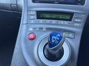 プリウス Ｓ　ドライブレコーダー　バックカメラ　ナビ　クリアランスソナー　オートライト　ＨＩＤ　スマートキー　電動格納ミラー　ＣＶＴ　盗難防止システム　衝突安全ボディ　ＡＢＳ　Ｂｌｕｅｔｏｏｔｈ　エアコン（5枚目）