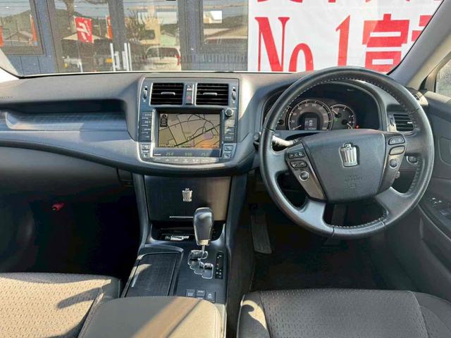 クラウン ２．５アスリート　ナビパッケージ　ＥＴＣ　オートクルーズコントロール　バックカメラ　ナビ　ＴＶ　アルミホイール　ＨＩＤ　ＡＴ　スマートキー　電動格納ミラー　盗難防止システム　パワーシート　ＣＤ　ＤＶＤ再生　ＭＤ（5枚目）