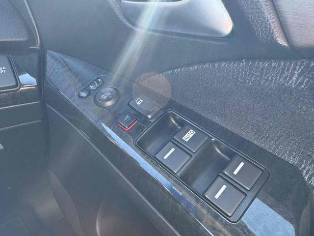 オデッセイ アブソルート ETC バックカメラ ナビ TV オートクルーズコントロール アルミホイール HID キーレスエントリー 電動格納ミラー 3列シート AT 盗難防止システム 衝突安全ボディ ABS ESC USB(9枚目)