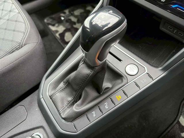 ポロ TSI Rライン ドライブレコーダー バックカメラ ナビ クリアランスソナー オートクルーズコントロール パークアシスト 衝突被害軽減システム アルミホイール オートライト LEDヘッドランプ スマートキー(9枚目)