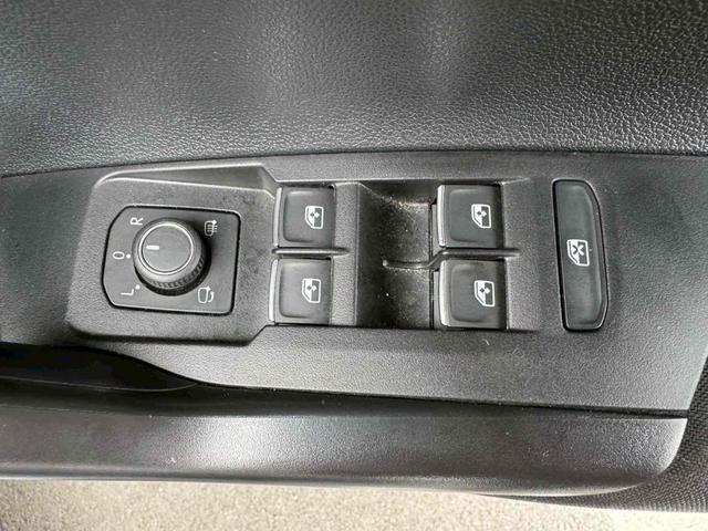 ポロ TSI Rライン ドライブレコーダー バックカメラ ナビ クリアランスソナー オートクルーズコントロール パークアシスト 衝突被害軽減システム アルミホイール オートライト LEDヘッドランプ スマートキー(11枚目)