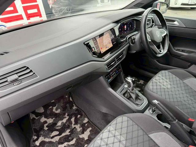 ポロ TSI Rライン ドライブレコーダー バックカメラ ナビ クリアランスソナー オートクルーズコントロール パークアシスト 衝突被害軽減システム アルミホイール オートライト LEDヘッドランプ スマートキー(40枚目)