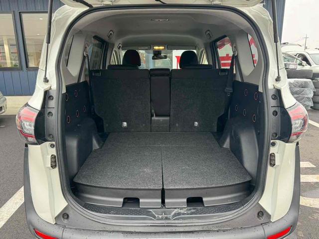 シエンタ ハイブリッド　ファンベースＧ　ＥＴＣ　ナビ　ＴＶ　オートクルーズコントロール　レーンアシスト　衝突被害軽減システム　両側電動スライドドア　オートマチックハイビーム　スマートキー　電動格納ミラー　シートヒーター　ＣＶＴ　ＣＤ（5枚目）